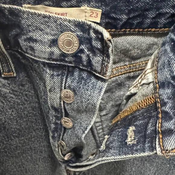 Levi's Denim Skirt ICON Stretch Worn Once EXC LIKE NEW CONDITION - Picture 13 of 17